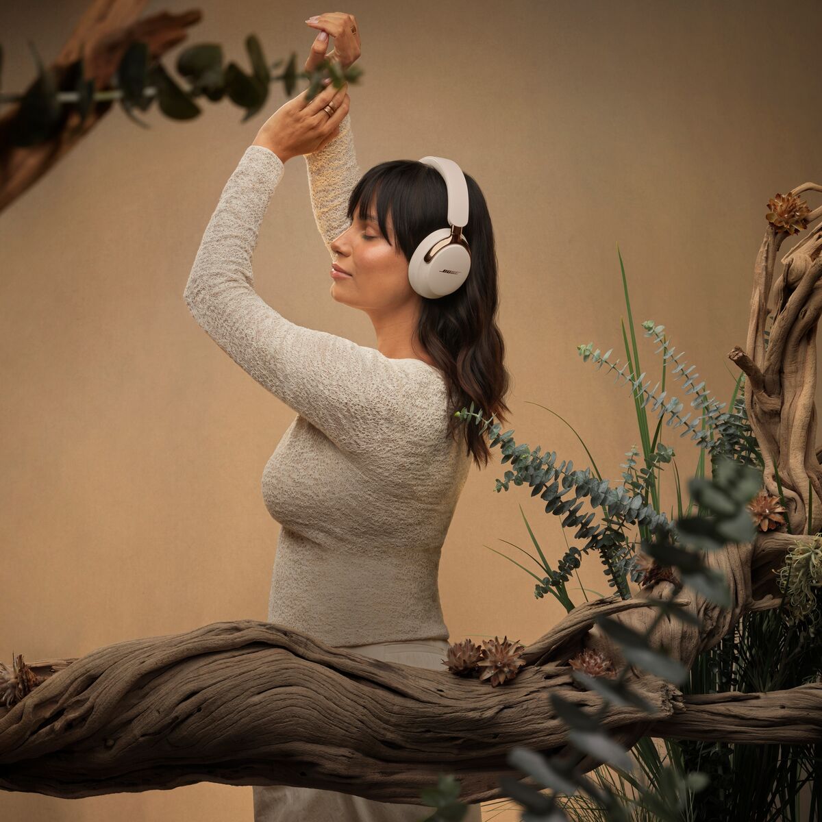 Bose QuietComfort Ultra Wireless Noise Cancelling Over-Ear Headphones(2nd Gen) headphones thumbnail 7